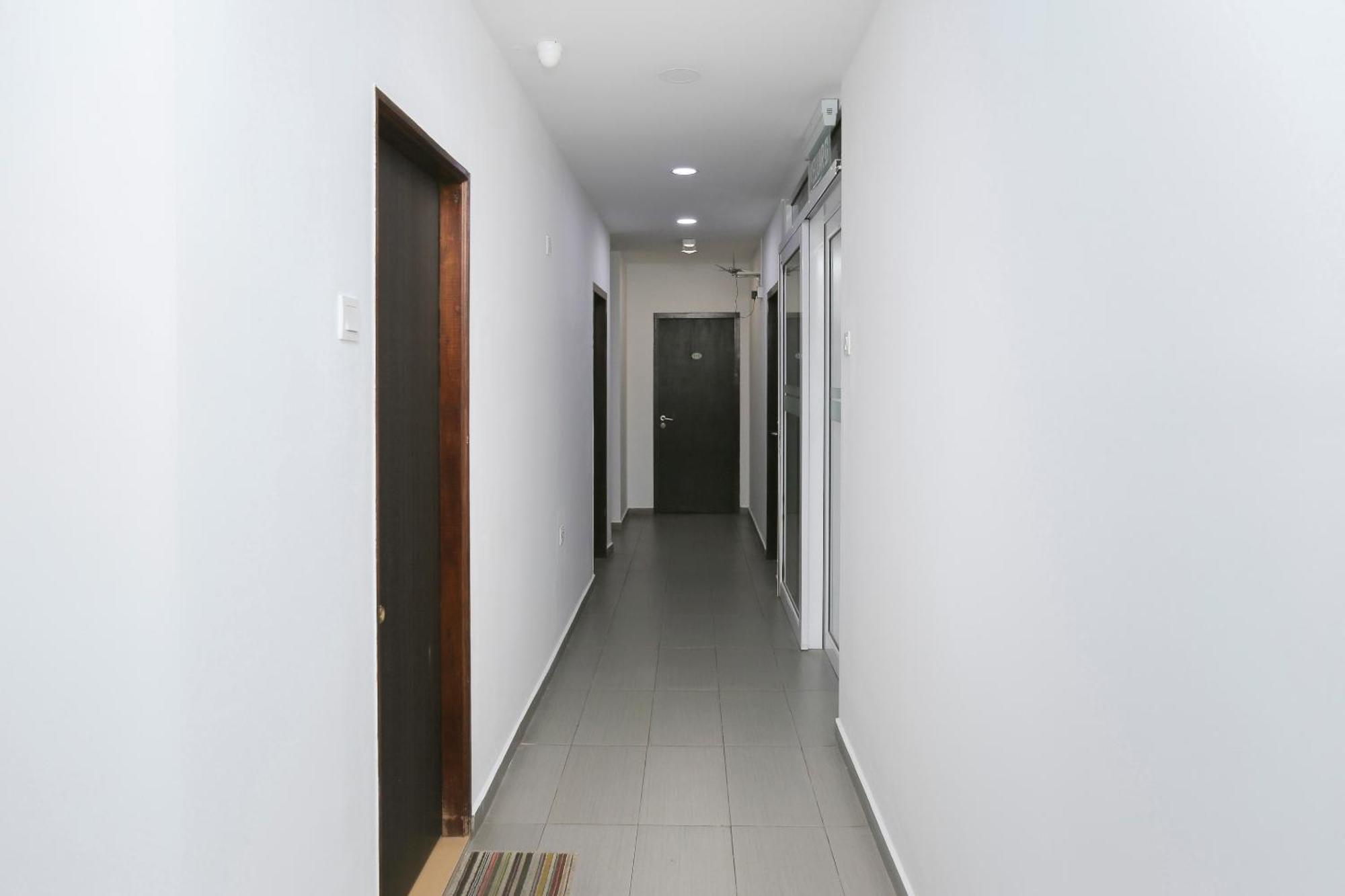 קוקופ Oyo 89915 East Mount Hotel מראה חיצוני תמונה