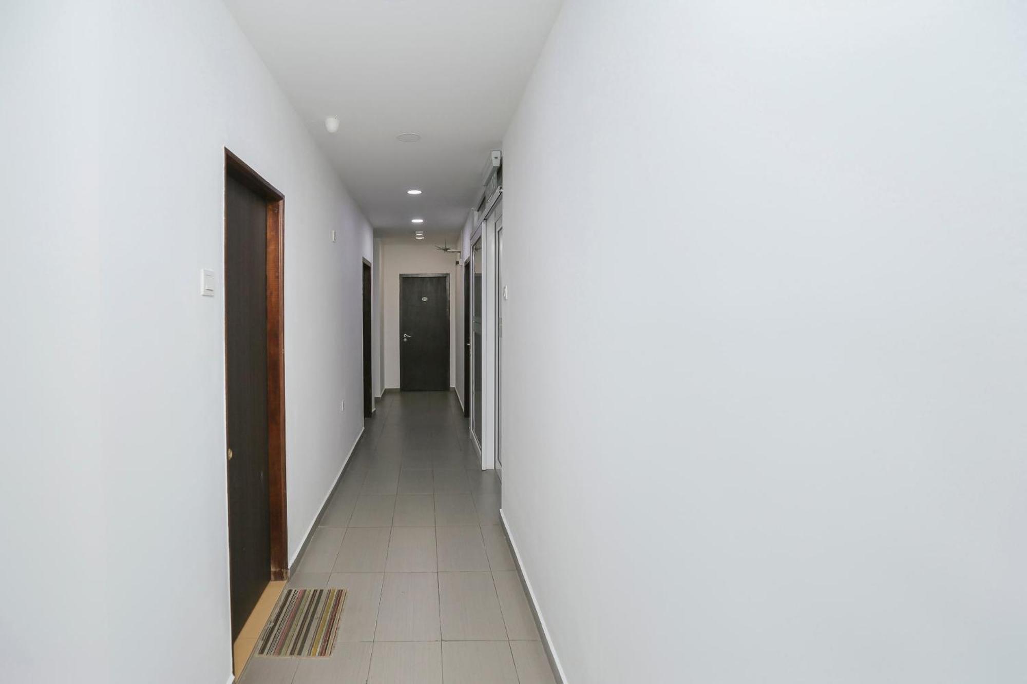 קוקופ Oyo 89915 East Mount Hotel מראה חיצוני תמונה
