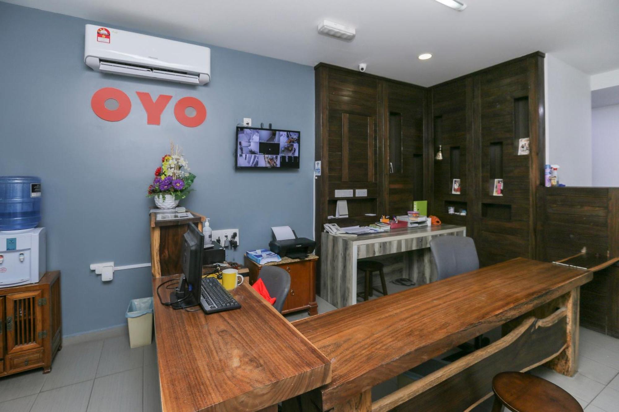 קוקופ Oyo 89915 East Mount Hotel מראה חיצוני תמונה